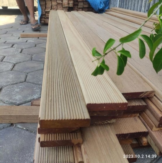 Foto Lantai kayu tutup Chamber Kolam Koi Decking Bengkirai 2 x 9 x 30 - 150 cm