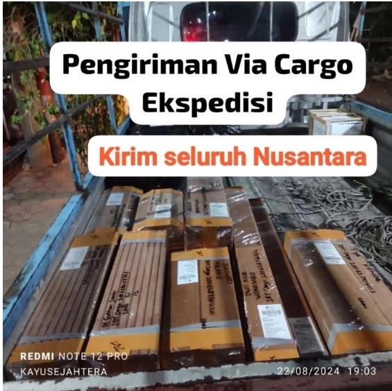 Foto Decking Lantai Kayu Kolam Renang dan Tutup Filter Kolam Koi Deck Kayu Bangkirai 2,5 x 14,5 x 55 - 150 cm