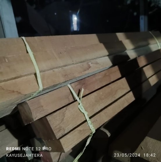 Foto Kaso Bantalan Rangka Decking Lantai Kayu Bengkirai Ulin 3 x 5 x 100 - 400 cm