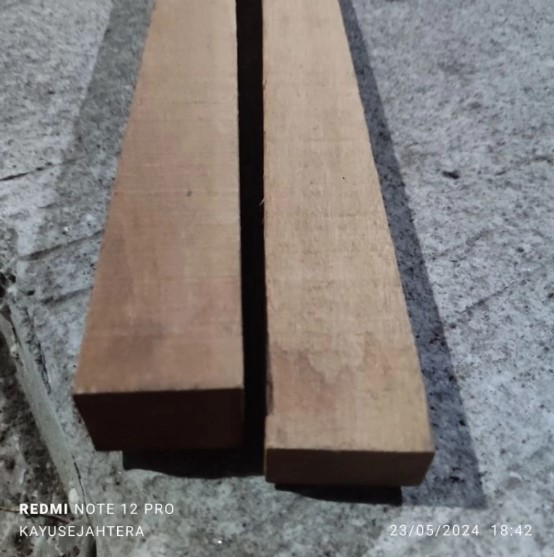 Foto Kaso Bantalan Rangka Decking Lantai Kayu Bengkirai Ulin 3 x 5 x 100 - 400 cm