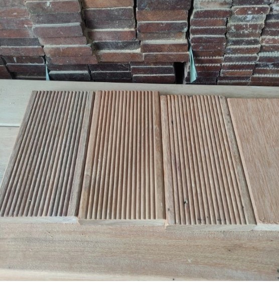 Foto Sisa Potong Kayu Lantai Decking Bengkirai Tanah Air Panjang 15 - 60 cm