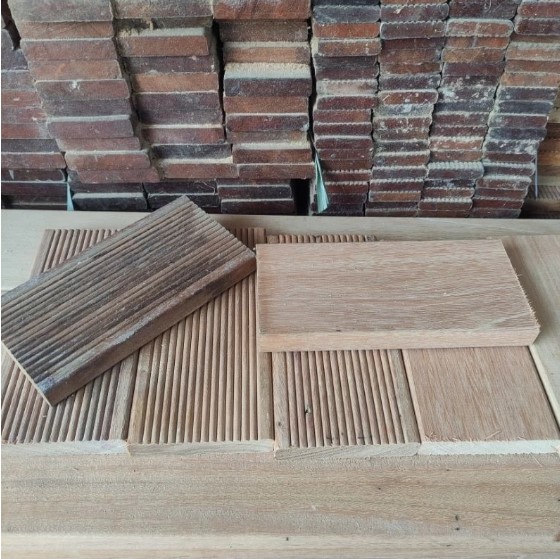 Foto Sisa Potong Kayu Lantai Decking Bengkirai Tanah Air Panjang 15 - 60 cm