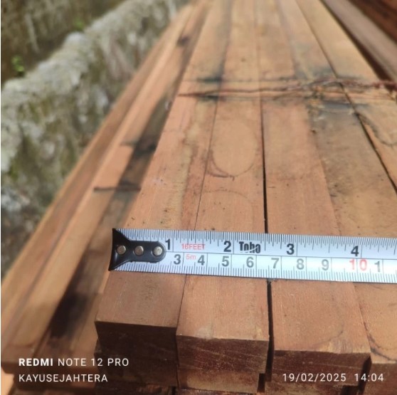 Foto Bantalan Rangka Reng Kayu Bengkirai Oven ex Moulding Halus Siap Pasang 2 x 3 x 139 cm