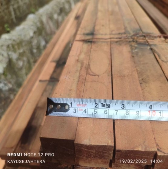 Foto Bantalan Rangka Reng Kayu Bengkirai Oven ex Moulding Halus Siap Pasang 2 x 3 x 139 cm