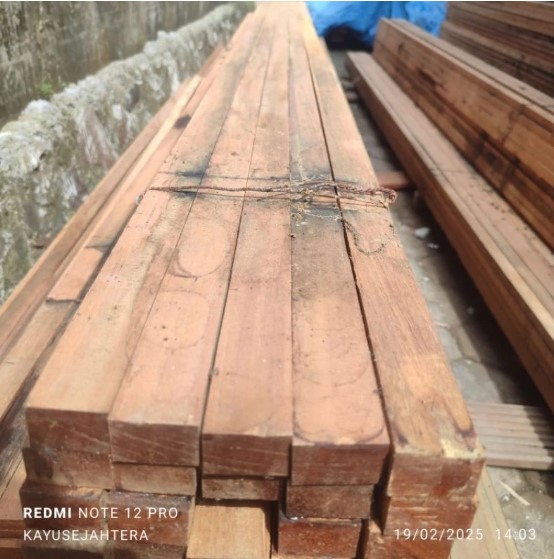 Bantalan Rangka Reng Kayu Bengkirai Oven ex Moulding Halus Siap Pasang 2 x 3 x 139 cm