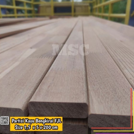 Foto Kayu Stik Kisi Partisi Pembatas Ruangan Decking Bengkirai Oven Halus 1,5 x 5 x 400 cm