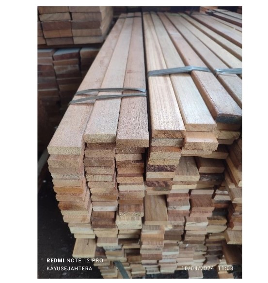 Foto Kayu Reng Lis Kayu Bengkirai Dekorasi Dinding Serutan Halus Siap Pasang