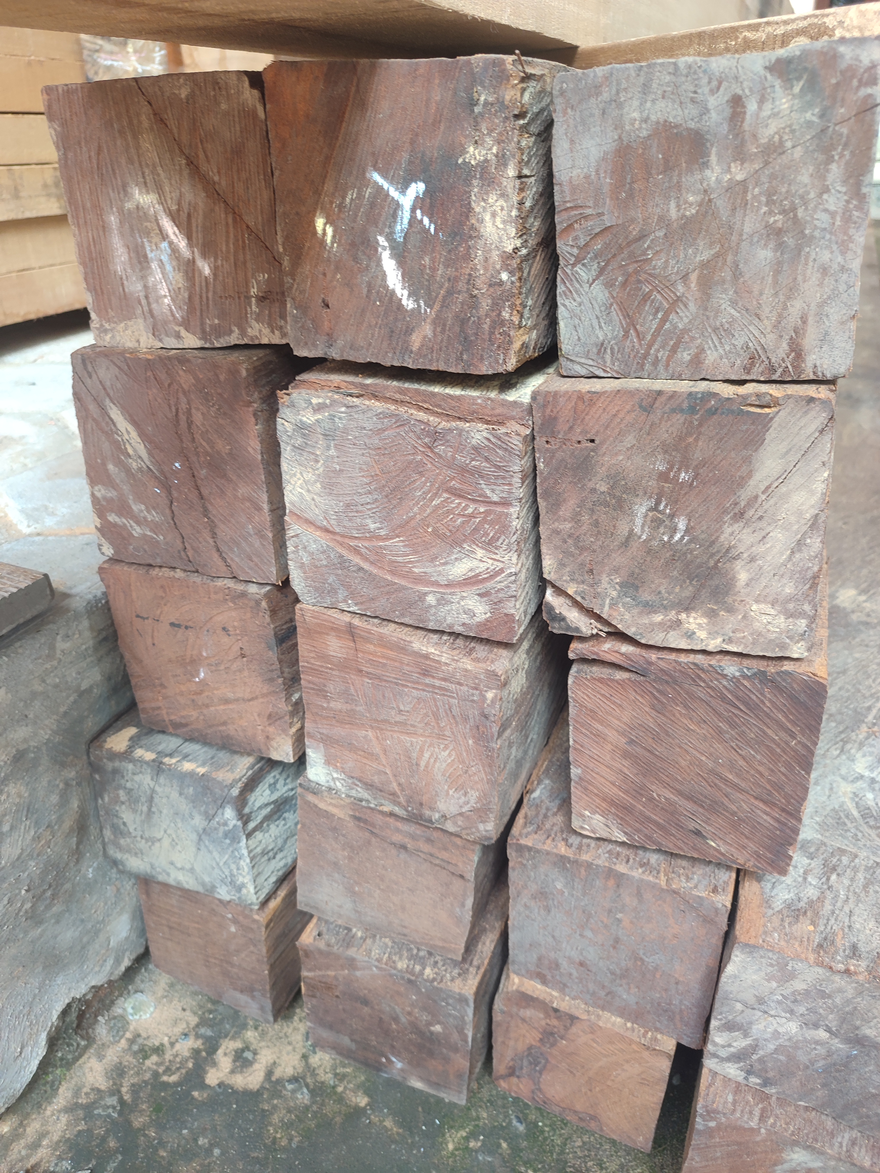 Foto Balok Kayu Ulin Asli Kalimantan 10 x 10 x 400 cm