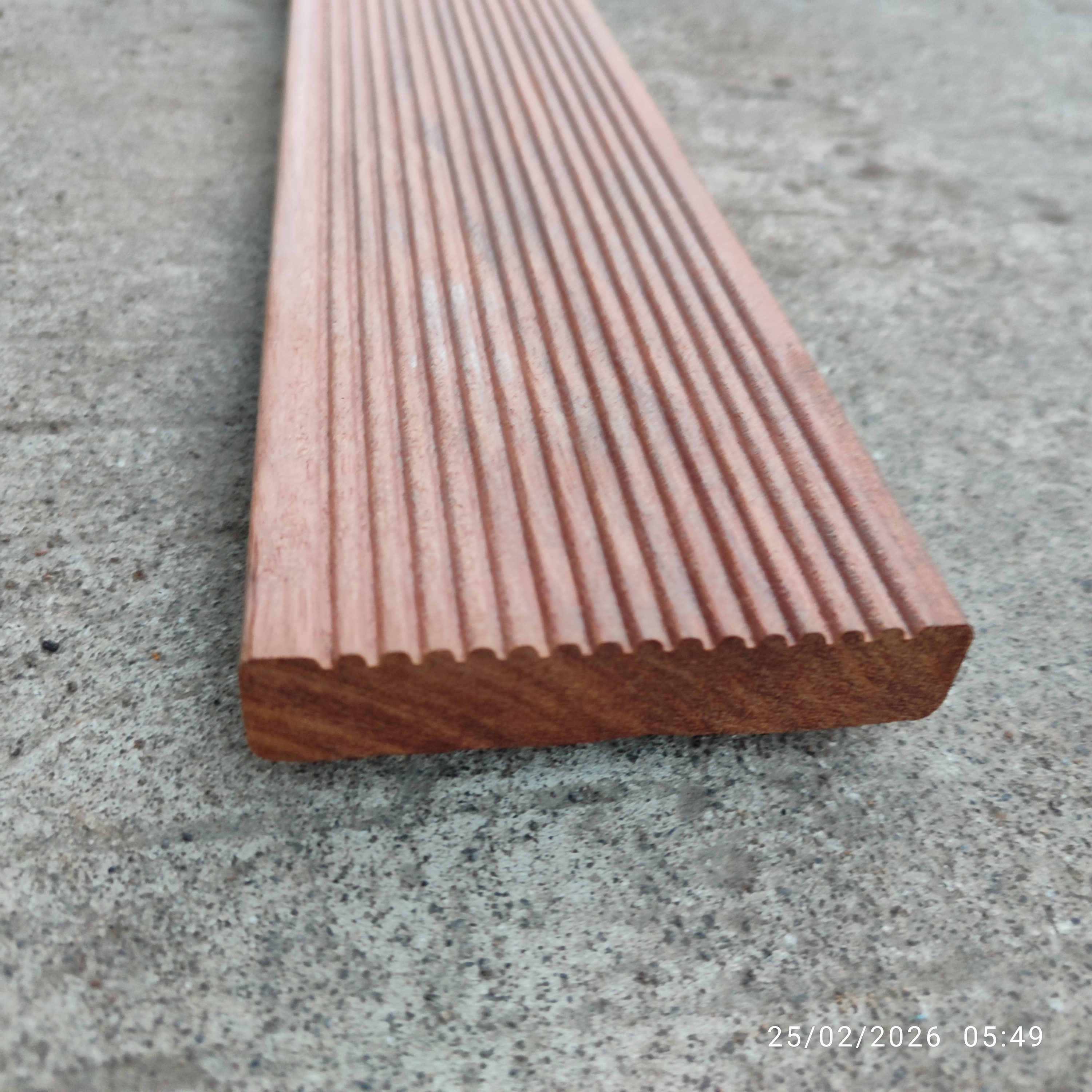Foto Lantai Kayu Outdoor Decking Kayu Nani Papua Keras Tahan Air 2 x 9 x 150 cm