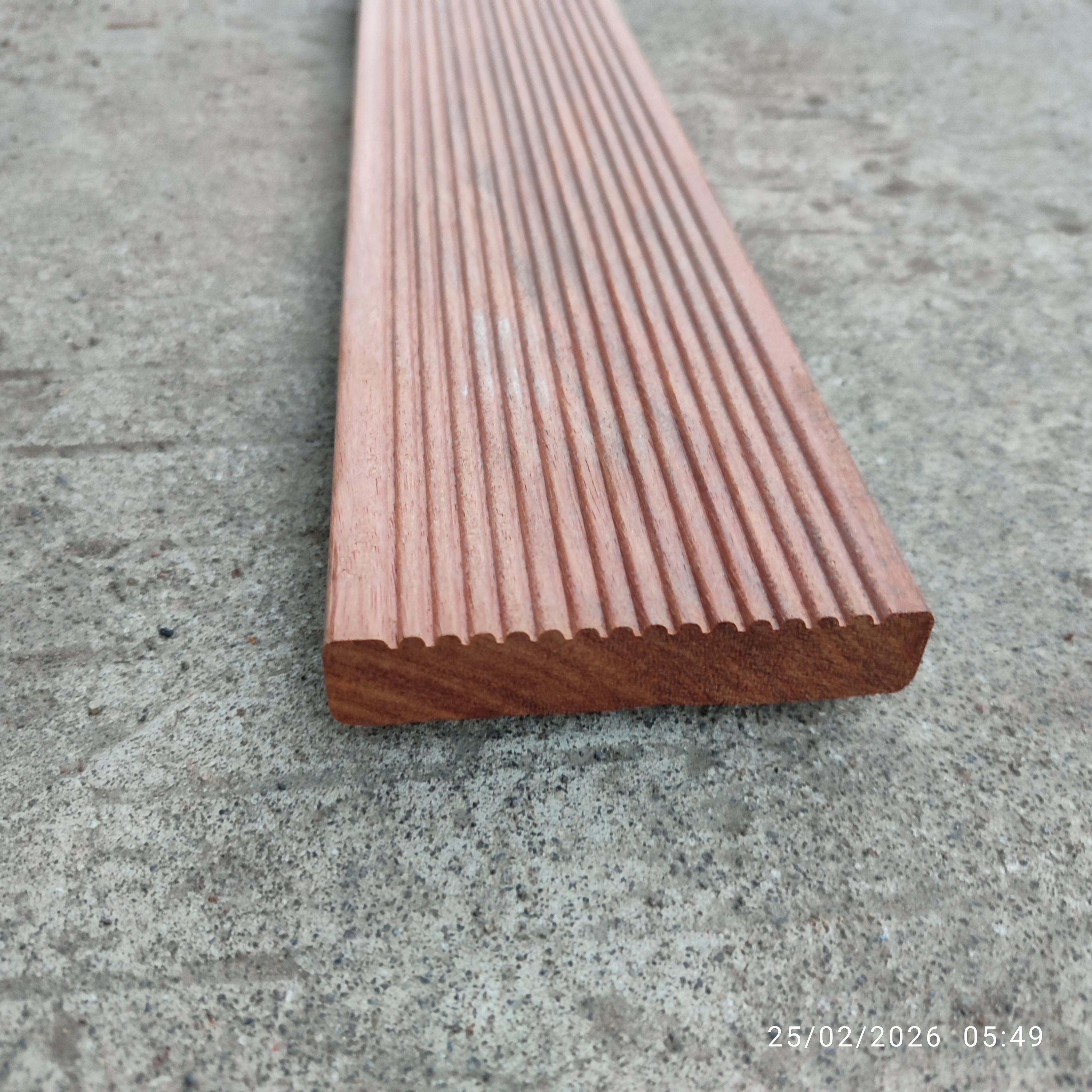 Foto Lantai Kayu Outdoor Decking Kayu Nani Papua Keras Tahan Air 2 x 9 x 150 cm