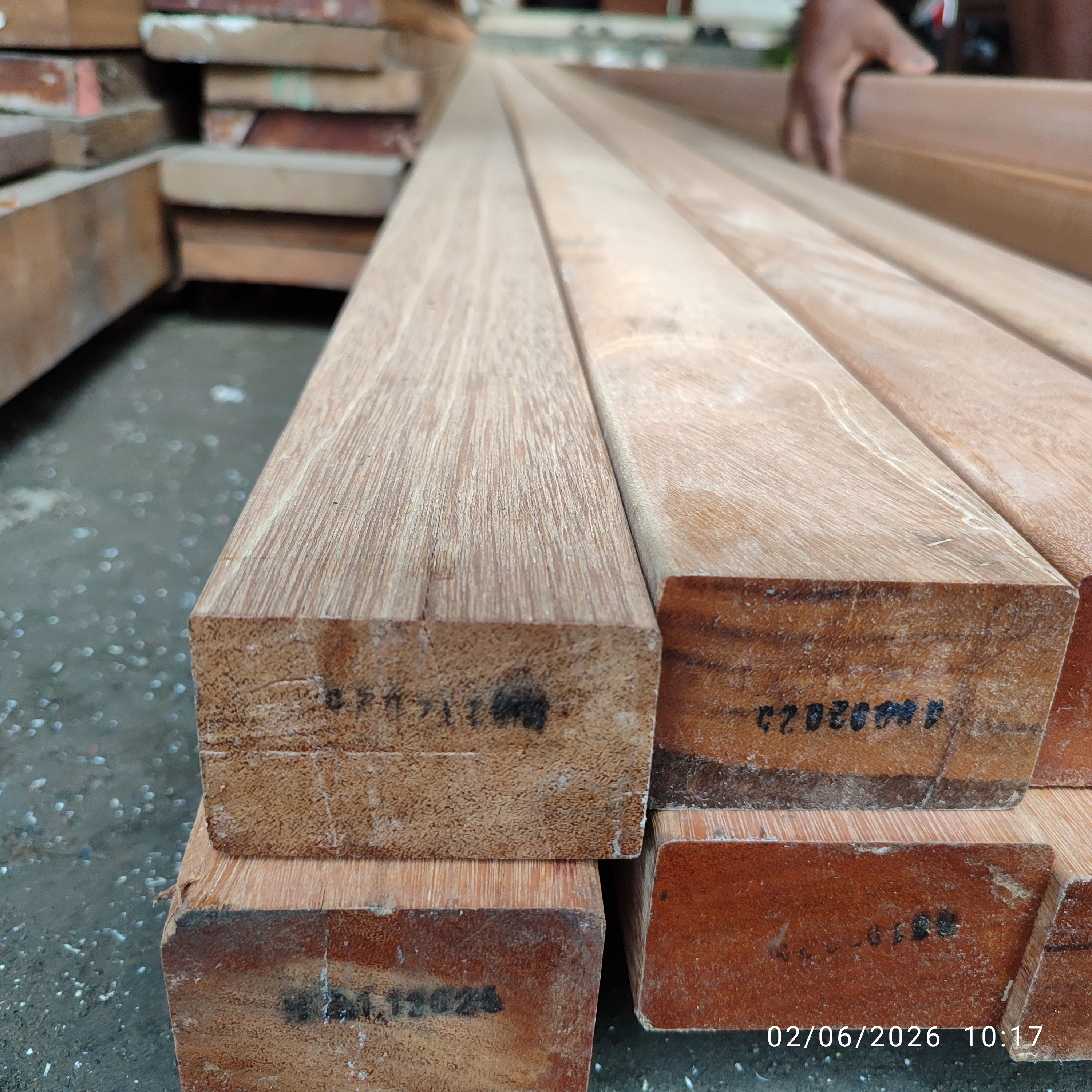 Foto Beam Balok Kayu Bengkirai Solid Kalimantan Kuat Halus Murah 4,5 x 7 x 240-270 cm