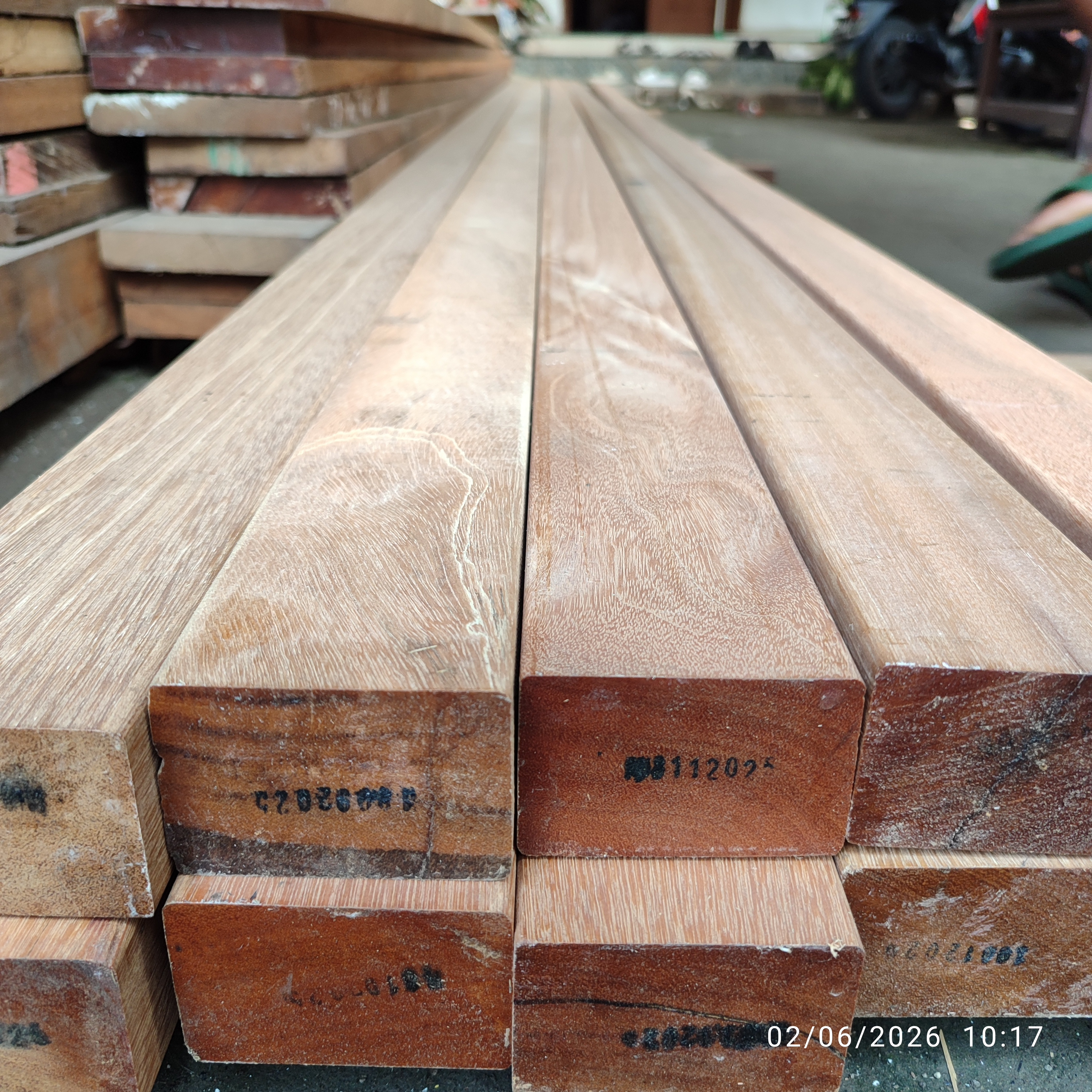 Foto Beam Balok Kayu Bengkirai Solid Kalimantan Kuat Halus Murah 4,5 x 7 x 240-270 cm